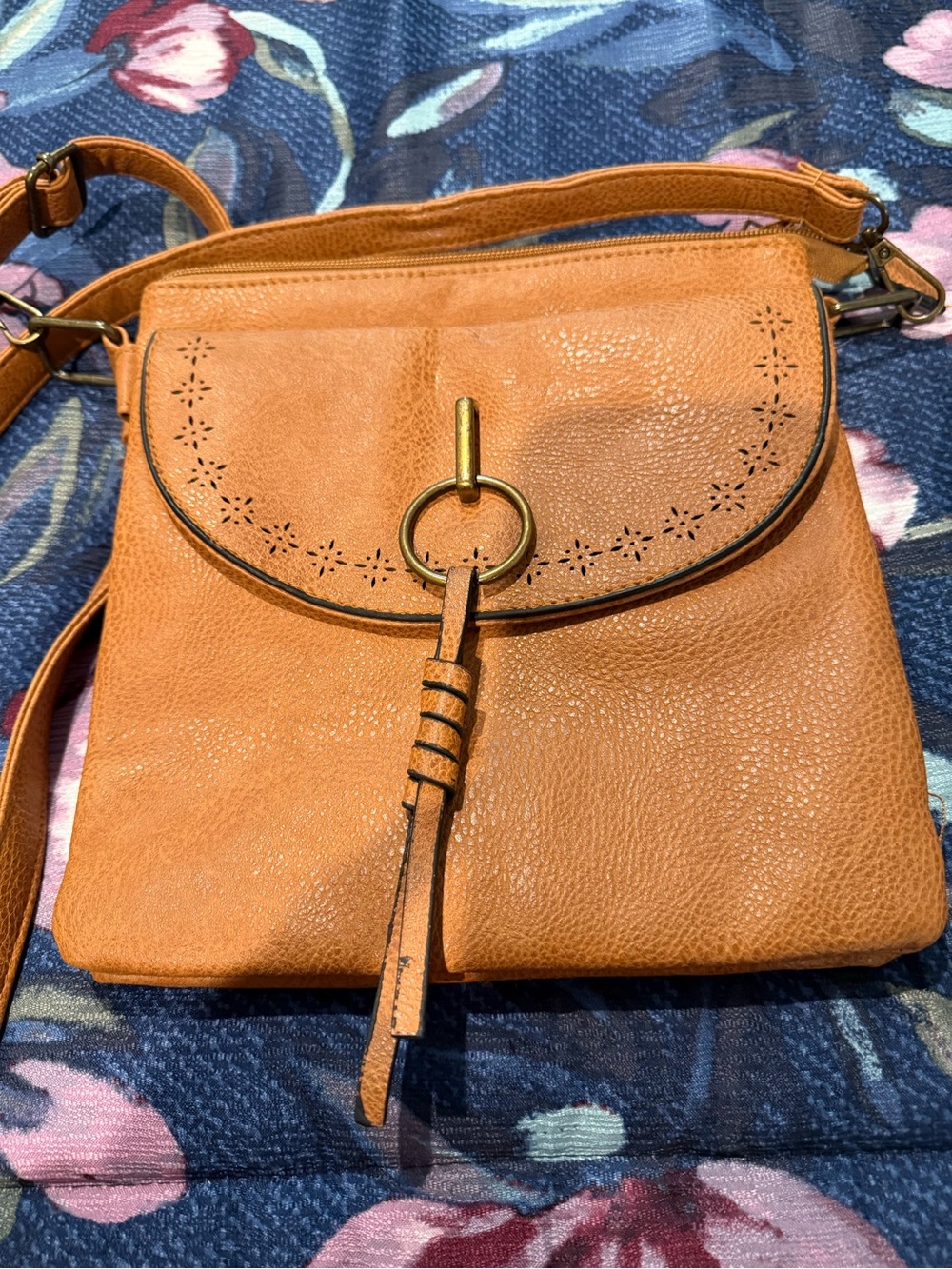 Amazon Tan Crossbody Bag with Gold Ring Accent - Picture 1 of 2